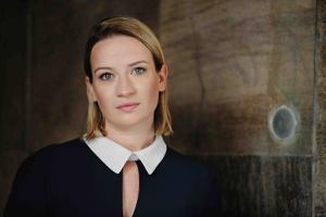 True Crime zum Einschlafen: Schauspielerin Nina Gummich im Interview