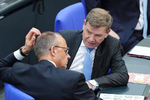 Union stellt Ministerriege vor - CDU-Votum über Schwarz-Rot