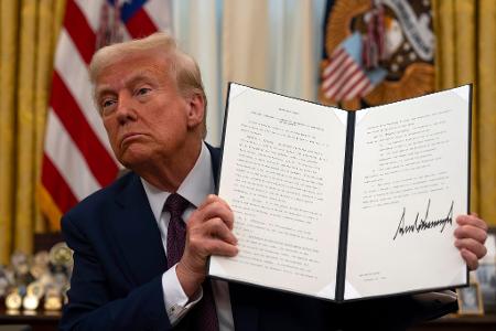 In den ersten 100 Tagen unterschrieb Trump über 100 Dekrete. (Archivbild)