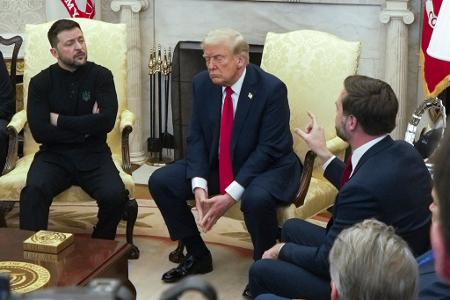 Ein denkwürdiges Treffen: Trump, der ukrainische Präsident Selenskyj und US-Vizepräsident Vance streiten im Oval Office. (Archivbild)