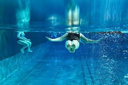 Ist das Vertrauen, dass das Wasser einen trägt, erst einmal aufgebaut, ist die Grundlage für Schwimmen gelegt.