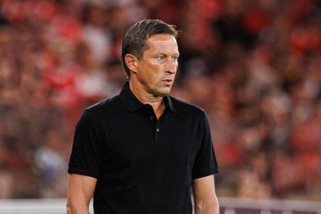 Roger Schmidt - Nach 'Bild'-Informationen wurde der frühere Leverkusen-Coach schon angefragt, als das Aus van Wonderen noch gar nicht besiegelt war. Die Hoffnung: Durch die königsblaue Vergangenheit in Schmidts Familie könnte es klappen. Doch Schmidt lehnte 'dankend' ab, wie das Boulevard-Blatt schreibt.