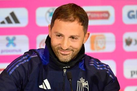 Domenico Tedesco - Schalke fragte offenbar Ende März durch die Führungsetage beim Ex-Trainer an. Das berichtete die 'Sport Bild'. Demnach fand erst ein Telefonat mit S04 Boss Matthias Tillmann statt, anschließend ein Austausch mit der sportlichen Leitung. Das Ergebnis: eine Absage durch Tedesco.