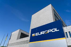 Europol: Verbrecher werben Jungs mit "Challenges" an