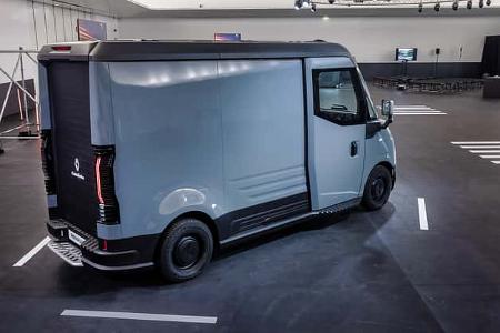 04/2025 Renault Estafette E-Tech Elektro-Transporter Paketdienst