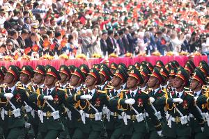 Vietnam feiert 50 Jahre Kriegsende - riesige Militärparade
