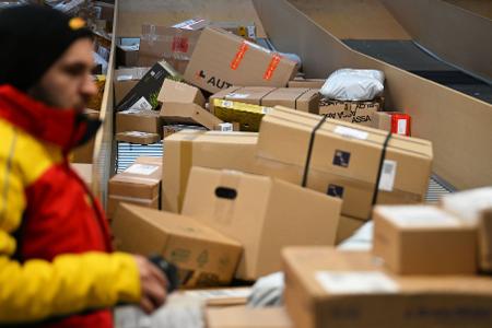 Die Paketmenge steigt deutlich, dementsprechend viel Arbeit haben Paketboten.