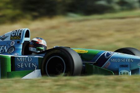 Auf dem Weg zum WM-Titel - Nach zwei Nullern meldet sich Schumacher auf dem Hungaroring zurück. Die Pole holt der Deutsche mit 0,566 Sekunden Vorsprung, im Rennen kommt er 20 Sekunden vor Damon Hill als Sieger über die Ziellinie. Bei noch 60 zu vergebenen WM-Punkten beträgt sein Vorsprung auf den Briten nun 31 Zähler.