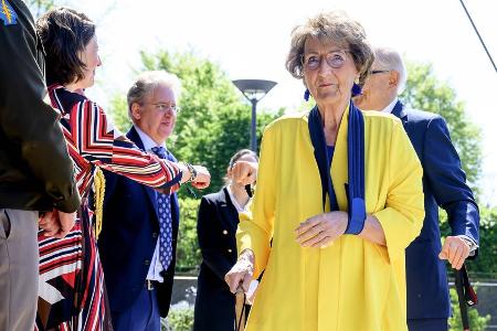 Nach Sturz auf Eisbahn: Prinzessin Margriet mit Armschlinge unterwegs Nach Sturz auf Eisbahn: Prinzessin Margriet mit Armschlinge unterwegs