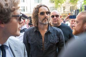 Vergewaltigungsvorwurf: Russell Brand erscheint vor Gericht