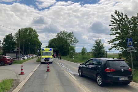 Bei einem Auffahrunfall am Sonntagmittag wurden mehrere Insassen leicht verletzt. Die beteiligten Autos waren nicht mehr fahrbereit. Bei einem Auffahrunfall am Sonntagmittag wurden mehrere Insassen leicht verletzt. Die beteiligten Autos waren nicht mehr fahrbereit.