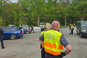 Gemeinsame Verkehrskontrolle mit Einsatzkräften der Polizeiinspektion Stade und dem Zoll - Zielrichtung Verkehrstüchtigkeit - Zahlreiche Verstöße festgestellt
