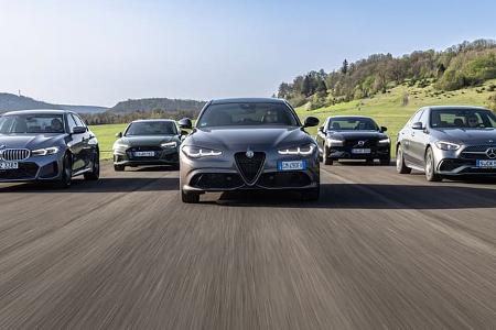 Alfa Romeo Giulia 2.0 T Q4, Audi A4 45 TSFI Quattro, BMW 330ixdrive, Mercedes C 300 4Matic, Volvo S60 B5 AWD Alfa Romeo Giulia 2.0 T Q4, Audi A4 45 TSFI Quattro, BMW 330ixdrive, Mercedes C 300 4Matic, Volvo S60 B5 AWD