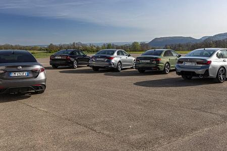 Alfa Romeo Giulia 2.0 T Q4, Audi A4 45 TSFI Quattro, BMW 330ixdrive, Mercedes C 300 4Matic, Volvo S60 B5 AWD