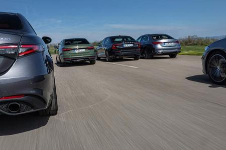 Alfa Romeo Giulia 2.0 T Q4, Audi A4 45 TSFI Quattro, BMW 330ixdrive, Mercedes C 300 4Matic, Volvo S60 B5 AWD