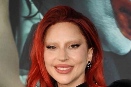 Lady Gaga lud ein und alle kamen: Am 3. Mai 2025 trat die Sängerin am legendären Copacabana-Strand auf, umsonst und draußen. Die genaue Zahl derZuschauer*innen lässt sich nicht ermitteln, aber die Org ... Lady Gaga lud ein und alle kamen: Am 3. Mai 2025 trat die Sängerin am legendären Copacabana-Strand auf, umsonst und draußen. Die genaue Zahl derZuschauer*innen lässt sich nicht ermitteln, aber die Org ...