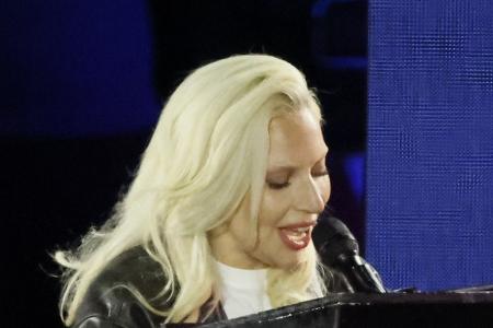 …sagte CNN, dass er überzeugt sei, dass noch mehr Fans dabei waren und dass Lady Gaga einen neuen Rekord aufgestellt habe: 