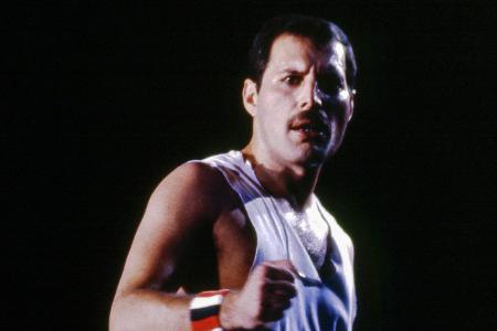Vor Kiss durften sich die Freddie Mercury und seine Kollegen an der Begeisterungsfähigkeit der Brasilianer*innen erfreuen. 1981 traten Queen im Estádio do Morumbi in São Paulo vor 131.000 Zuschauer*innen auf.