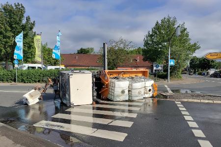 Umgekipptes Reinigungsfahrzeug Umgekipptes Reinigungsfahrzeug