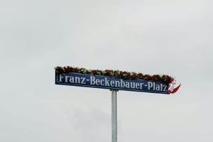 Beckenbauer-Platz in München eingeweiht