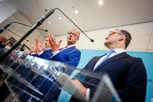 Merz hält sich in Debatte über AfD-Verbotsverfahren zurück