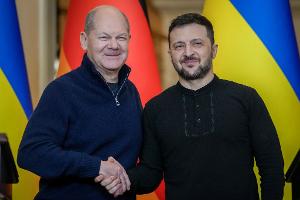 Scholz versichert Selenskyj "unverbrüchliche Solidarität"