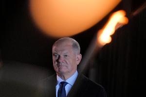 "Respect" zum Abschied: Zapfenstreich für Scholz