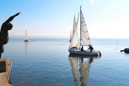 Kleine Segelflotte auf dem Kummerower See.
