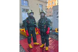 ABC-Einsatz in einem Labor - Flüssigkeit tritt aus