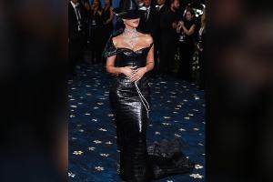 Panne bei Met Gala: Kim Kardashians Schleppe wird zur Stolperfalle