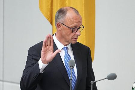 Merz schwor seinen Amtseid mit dem Zusatz 