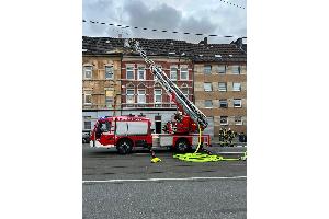 Küchenbrand in einer Dachgeschosswohnung - zwei verletzte Personen