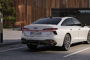 Der neue A6 kommt mit Stufenheck und Stecker