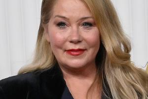 "Verlasse das Haus nicht mehr": Christina Applegate über MS-Erkrankung