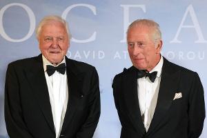 König Charles und Sir David Attenborough feiern Ozean-Doku-Premiere