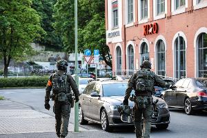 Schlag gegen Waffen- und Drogenhändler - 16 Festnahmen