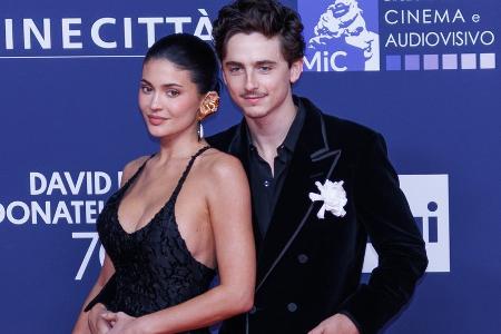 Kylie Jenner und Timothée Chalamet erstmals auf rotem Teppich als Paar Kylie Jenner und Timothée Chalamet erstmals auf rotem Teppich als Paar
