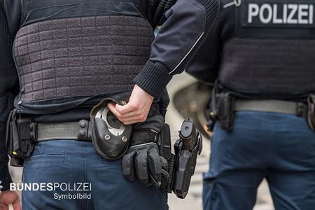 Bundespolizei überwältigt im Hauptbahnhof München Mann mit Messer im Regionalexpress Bundespolizei überwältigt im Hauptbahnhof München Mann mit Messer im Regionalexpress