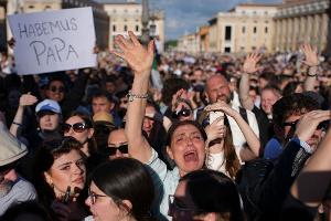 Jubel, Tränen und "Viva il Papa" - Zehntausende feiern Papst