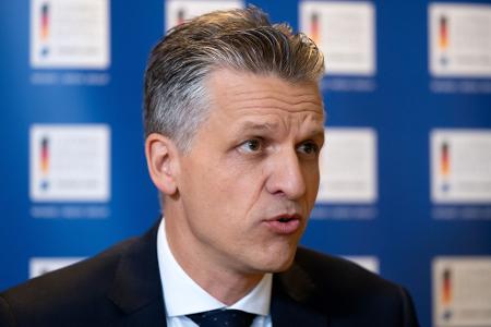Um die Sicherheitslage zu verbessern, will die neue Regierung einen neuen Nationalen Sicherheitsrat installieren. Die Pläne kommen voran. Um die Sicherheitslage zu verbessern, will die neue Regierung einen neuen Nationalen Sicherheitsrat installieren. Die Pläne kommen voran.