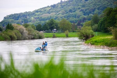 Eine Strecke von 431 Kilometern wollen vier Männer auf der Weser paddeln - Tag und Nacht. 