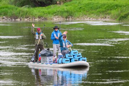 Mit einer außergewöhnlichen Tour auf der Weser will eine Gruppe Männer Spenden für ein Kinderhospiz sammeln. 