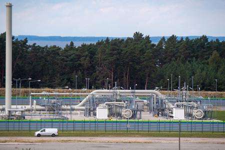 Die Anlagen an Land sind ungenutzt, ein Strang der Pipeline ist nach einem Anschlag 2022 beschädigt. (Archivbild)