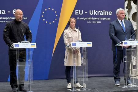 Die EU-Außenbeauftragte Kallas und die Außenminister der EU-Staaten kamen in Lwiw mit Vertretern der Ukraine zusammen. Die EU-Außenbeauftragte Kallas und die Außenminister der EU-Staaten kamen in Lwiw mit Vertretern der Ukraine zusammen.