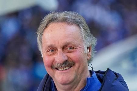 Peter Neururer - Übernimmt Peter Neururer noch einmal seinen Herzensklub? 'Wenn der VfL Bochum, Schalke 04 oder der 1. FC Köln, also Vereine aus meinem Umfeld, in Not geraten, wirklich Hilfe brauchen und mich dann ansprechen würden – so viel Konjunktiv – dann würde ich es machen. Für diese drei Vereine, für keinen anderen', sagte er zuletzt dem 'SID'. Eigentlich will Neururer aber kein Cheftrainer mehr sein.