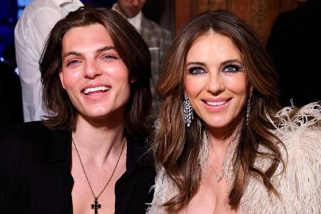 Liz Hurley bezaubert mit Sohn Damian in Düsseldorf Liz Hurley bezaubert mit Sohn Damian in Düsseldorf