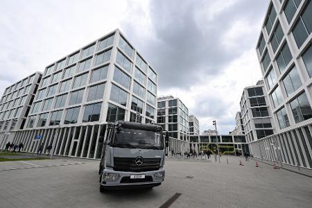 Daimler Truck will die Kosten in Deutschland senken. Daimler Truck will die Kosten in Deutschland senken.