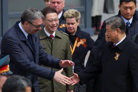 Unter den internationalen Gästen waren Chinas Partei- und Staatschef Xi Jinping, und auch der serbische Staatschef Aleksandar Vucic.