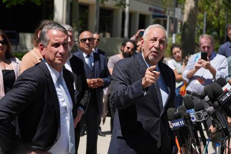 Verteidiger Mark Geragos liegt mit Bezirksstaatsanwalt Nathan Hochman im Clinch. 
