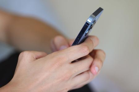 Übers Internet werden Bilder und Videos von Polizei-Einsätzen verbreitet - das kann Folgen haben. (Symbolbild) Übers Internet werden Bilder und Videos von Polizei-Einsätzen verbreitet - das kann Folgen haben. (Symbolbild)